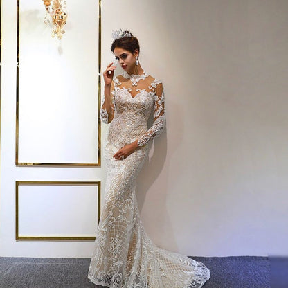 Wunderschönes langes A-Linien-Brautkleid mit Herzausschnitt, Applikationen und Spitze und Ärmeln