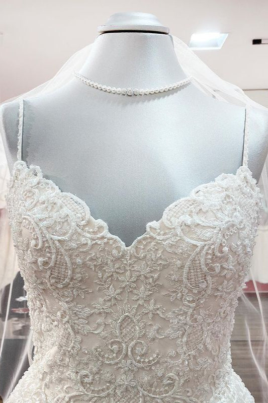Vestidos de Noiva Lindos, Longos, em Linha A, com Decote Coração, Alças Finas e Renda de Tule