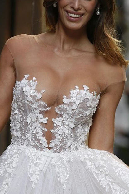 Wunderschönes langes A-Linien-Brautkleid mit Tüllapplikationen und Spitze