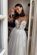 Magnifique robe de mariée longue en tulle avec appliques en dentelle coupe trapèze