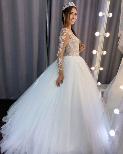 Wunderschönes langes A-Linien-Brautkleid aus Tüllspitze mit Ärmeln