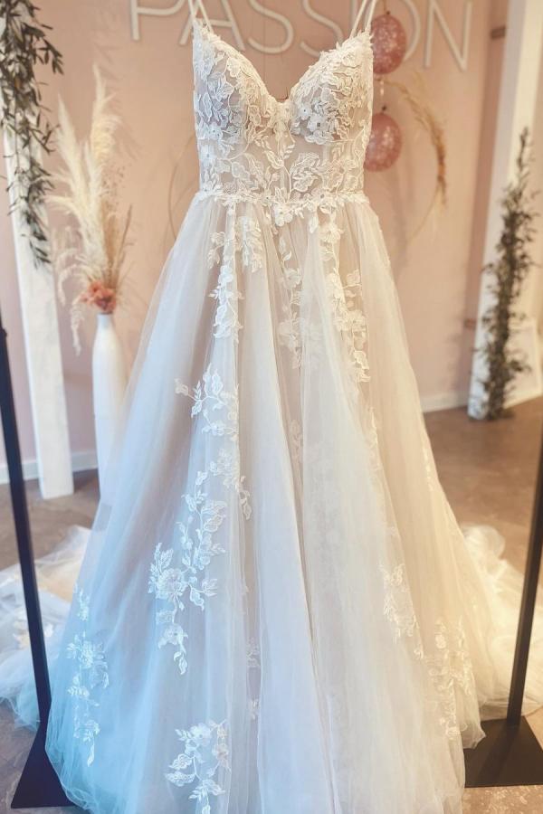 Vestido de Noiva Deslumbrante Comprido em Linha A com Decote em V, Alças Finas e Saia de Tule Sem Costas