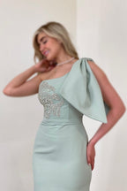 Splendido Abito da Sera Lungo a Sirena con Una Spalla in Raso e Strass, Senza Maniche