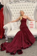 Splendidi abiti lunghi da sirena con una spalla e paillettes