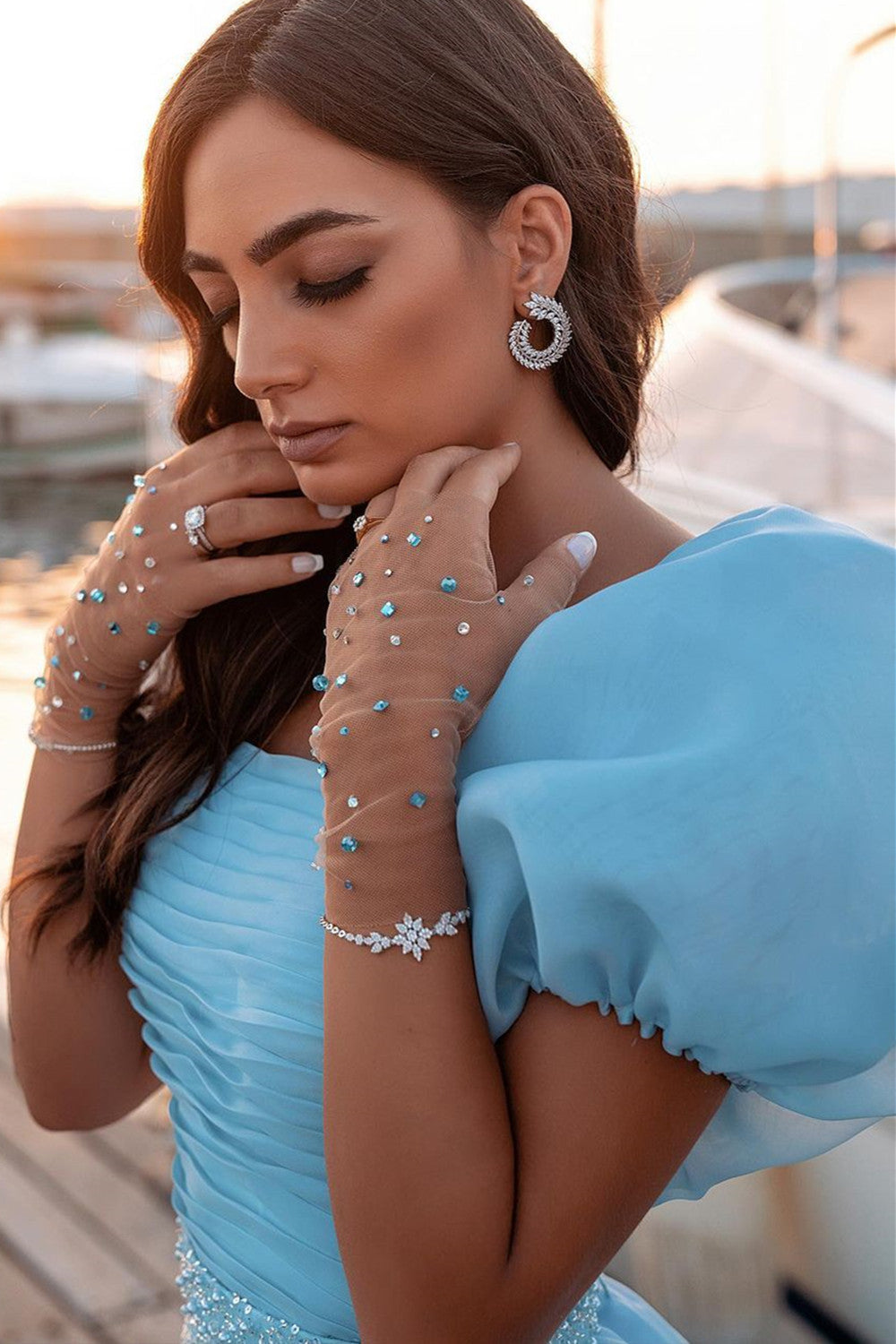 Magnifique robe de bal longue sirène à manches bouffantes avec sequins et traîne en tulle amovible