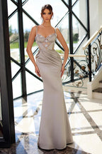 Splendido Abito da Sera a Sirena Lungo con Spalline Sottili e Scollo a Cuore