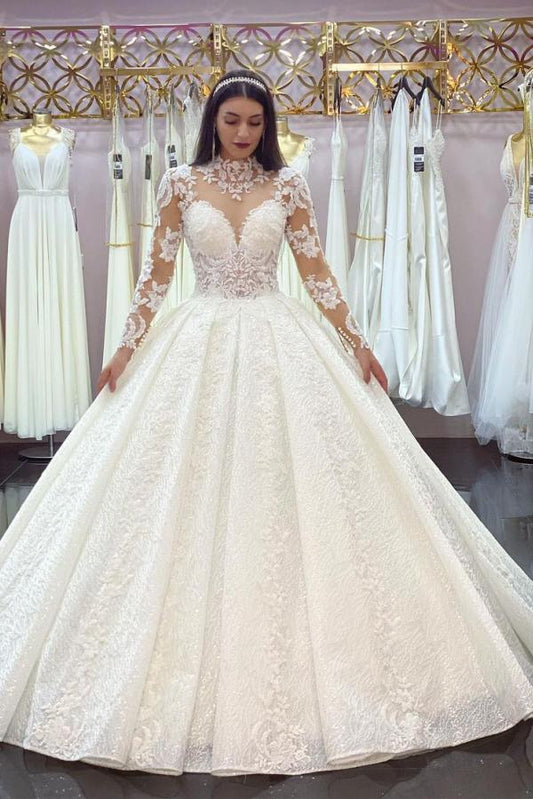 Wunderschönes langes Prinzessinnen-Brautkleid mit hohem Halsausschnitt und Spitzenapplikationen