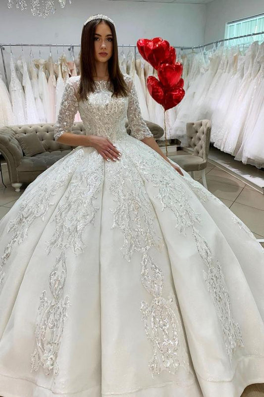 Wunderschönes langes Prinzessin-Brautkleid aus Satin mit Bateau-Ausschnitt, Applikationen und Spitze und Ärmeln