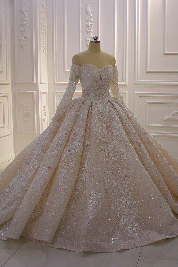 Wunderschönes Ballkleid-Brautkleid mit langen Ärmeln und schulterfreier Spitze