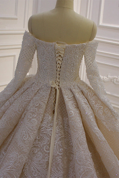 Wunderschönes Ballkleid-Brautkleid mit langen Ärmeln und schulterfreier Spitze