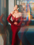 Splendido Abito da Sera con Maniche Lunghe a Spalle Scoperte, Applicazioni in Raso Intrecciato ed Elastico a Forma di Sirena