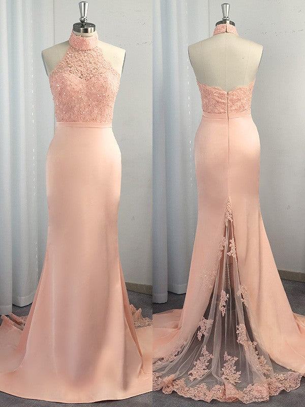 Hermosos vestidos de fiesta de satén con encaje y cuello halter sin mangas de sirena