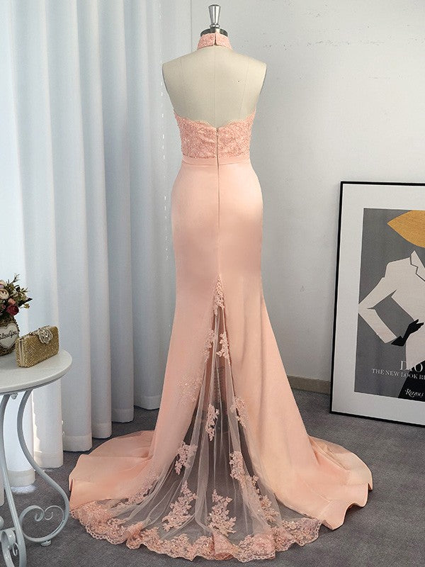 Hermosos vestidos de fiesta de satén con encaje y cuello halter sin mangas de sirena