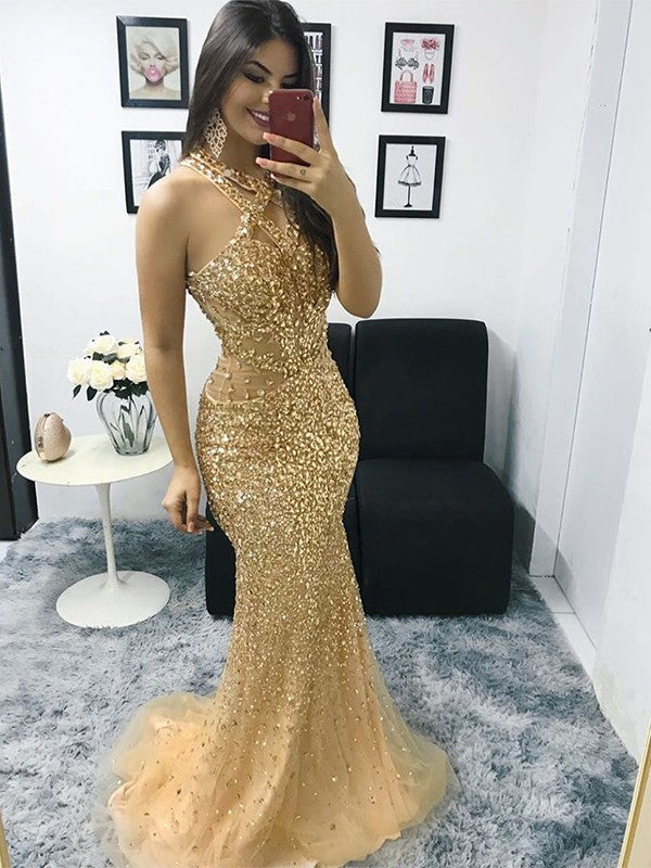 Splendidi abiti da sera senza maniche con corpino allacciato al collo, perline e tulle a sirena