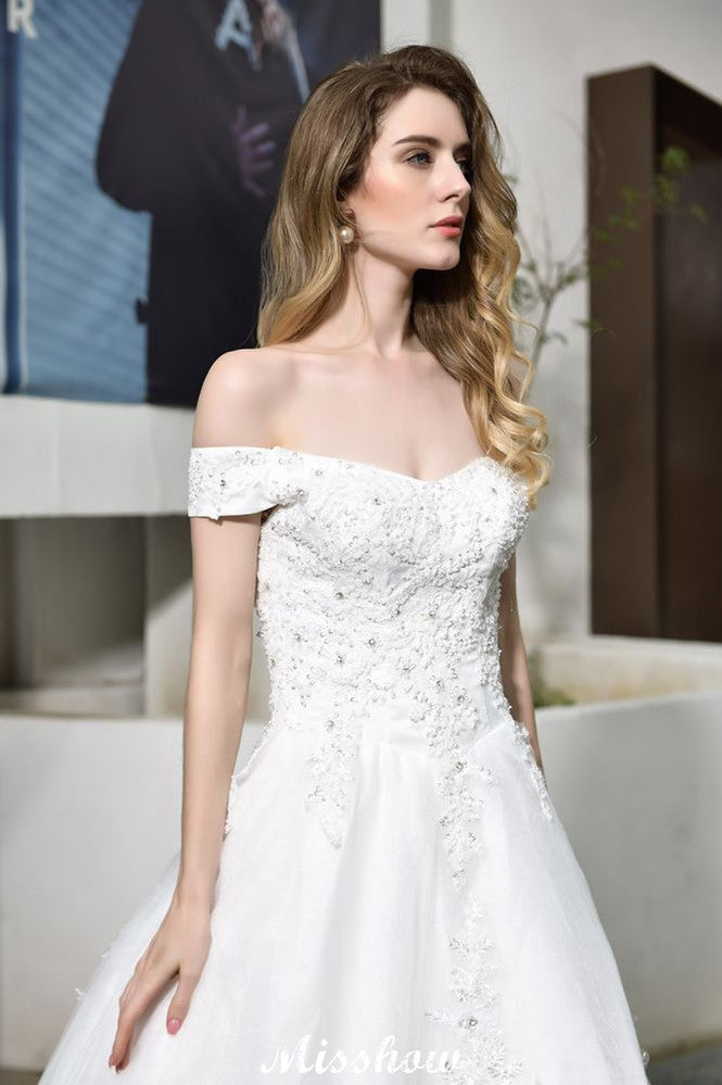 Wunderschönes schulterfreies weißes A-Linien-Brautkleid mit Gartenspitzenapplikationen