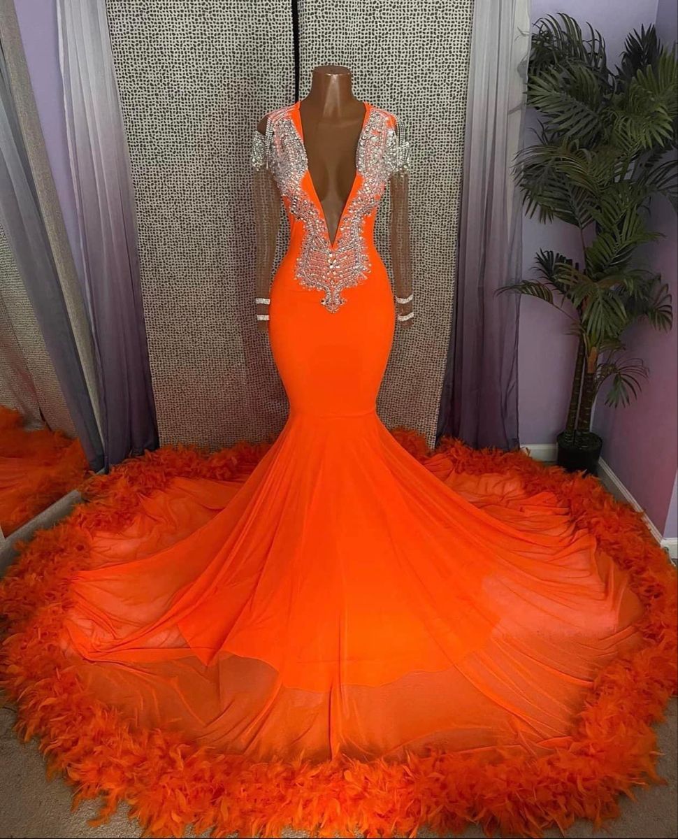 Precioso vestido de fiesta de sirena naranja con borlas, escote en V, encaje y mangas largas