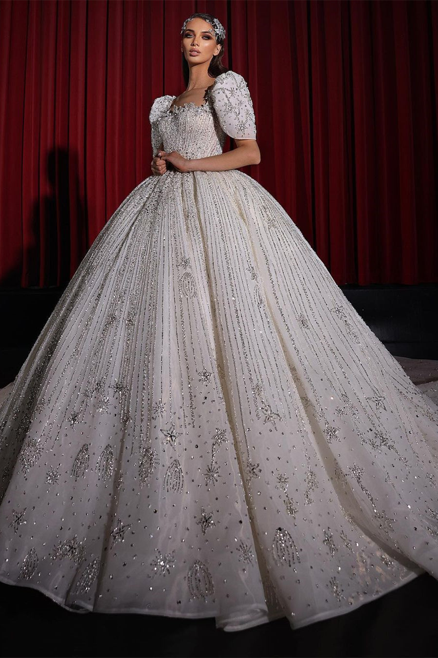 Vestido de Noiva Deslumbrante Princesa Corte em A com Bordados, Mangas Curtas e Renda