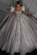 فستان زفاف رائع على شكل حرف أ مزين بالخرز بأكمام قصيرة مع دانتيل