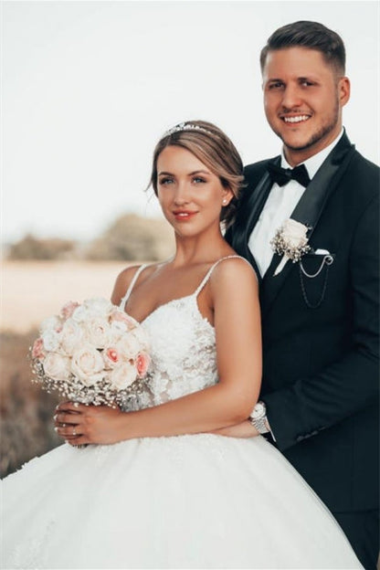 Wunderschönes Prinzessin-Brautkleid in A-Linie mit V-Ausschnitt und Spitze