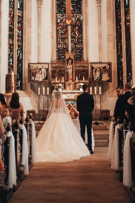 Wunderschönes Prinzessin-Brautkleid in A-Linie mit V-Ausschnitt und Spitze