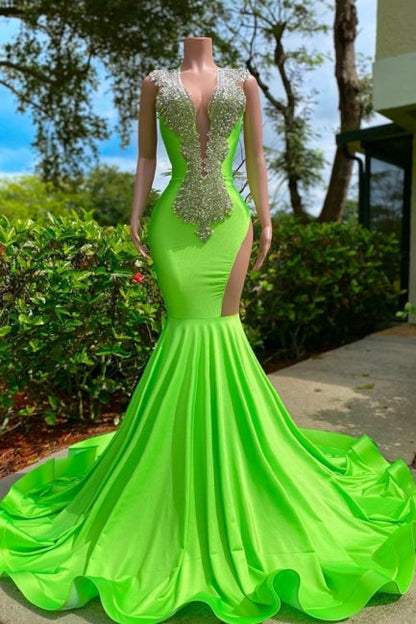 Hermoso vestido de fiesta de sirena de satén elástico sin mangas con escote en V y lentejuelas con apliques