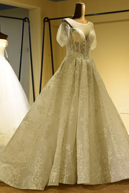 Wunderschönes kurzärmliges Prinzessin-Brautkleid aus Spitze und Tüll in Elfenbein