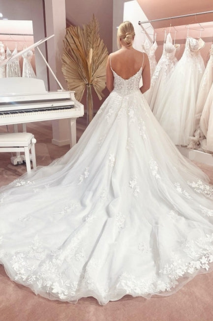 Wunderschönes ärmelloses A-Linien-Brautkleid in Bodenlänge mit Spaghettiträgern und Hofschleppe aus Tüll 