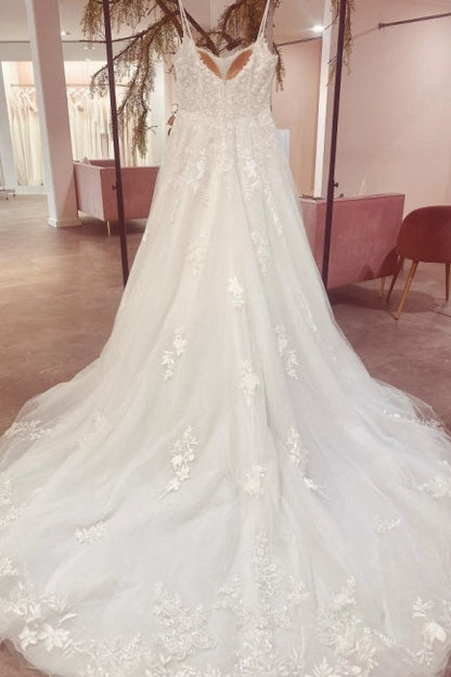 Wunderschönes ärmelloses A-Linien-Brautkleid in Bodenlänge mit Spaghettiträgern und Hofschleppe aus Tüll 