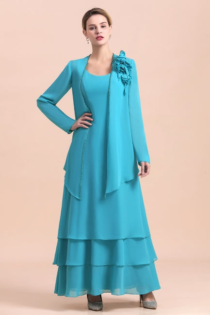 Hermoso vestido de madre de la novia con capas de flores y escote cuadrado y capas largas