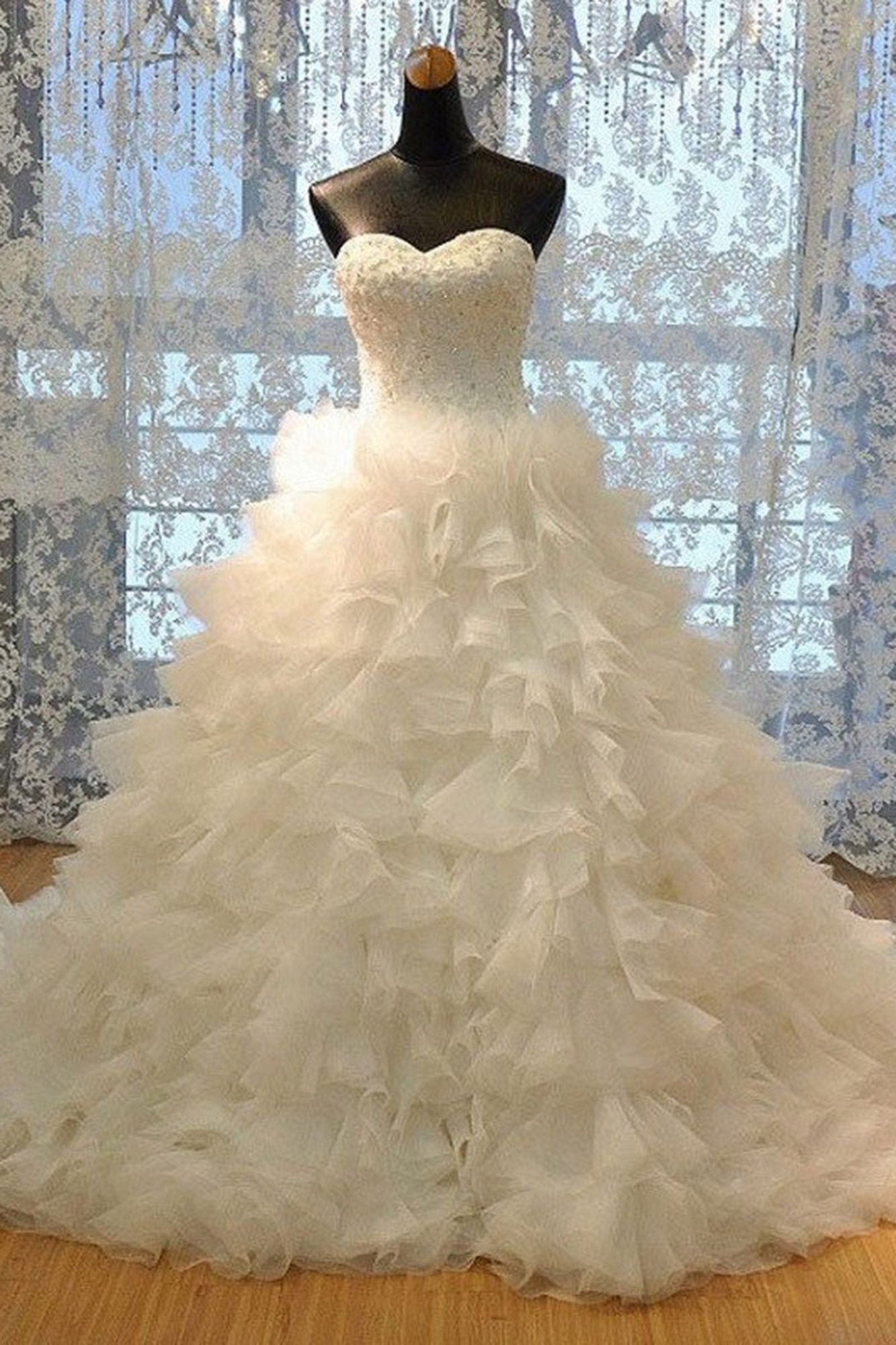 Sweetheart Neckline Lace Appliques Wedding Dress With Tulle Ruffles Bridal Gowns