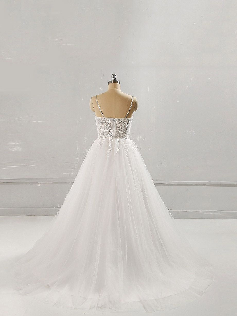 Sweetheart Lace A Line Wedding Dress With Tulle Sleeveless Bridal Gown