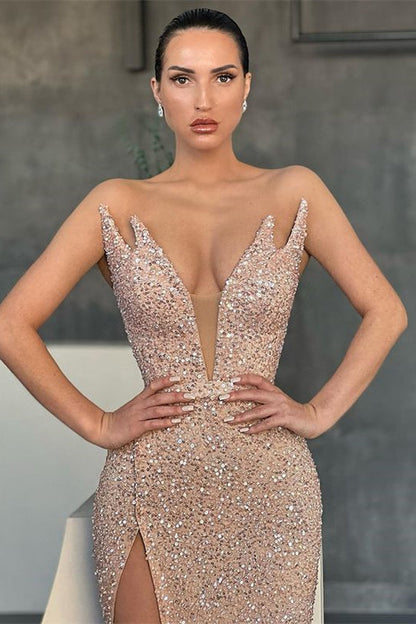 Hermoso vestido de fiesta largo de sirena sin mangas con escote en V y abertura