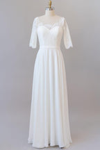 Robe de mariée longue en mousseline avec dentelle et manches, coupe évasée élégante