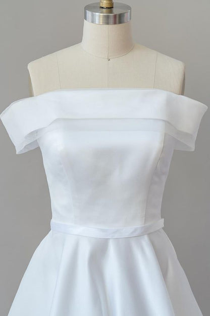 Vestido de novia elegante de satén con hombros descubiertos y largo estilo baile