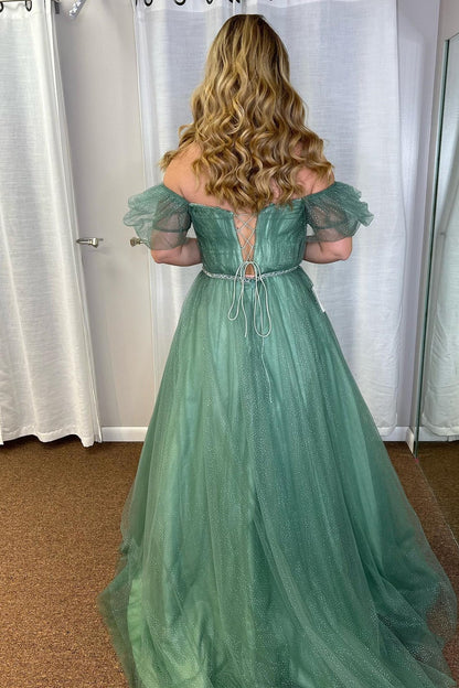 Vestido de fiesta largo con escote en V, hombros descubiertos y tul de cristal marino