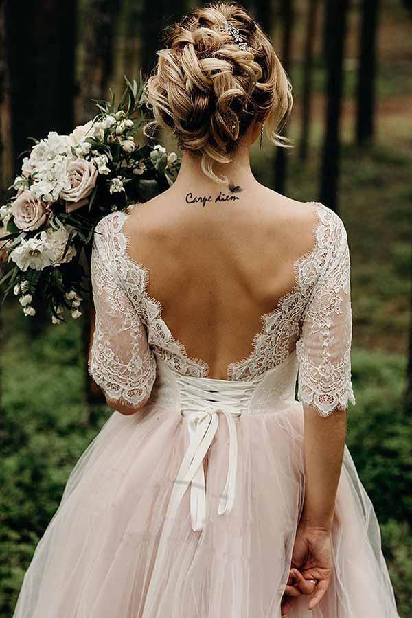 Rosa, rückenfreies, bodenlanges Brautkleid mit halben Ärmeln und Schnürung