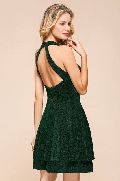 Vestido de noche de seda verde oscuro brillante sin mangas hasta la rodilla con cuello halter
