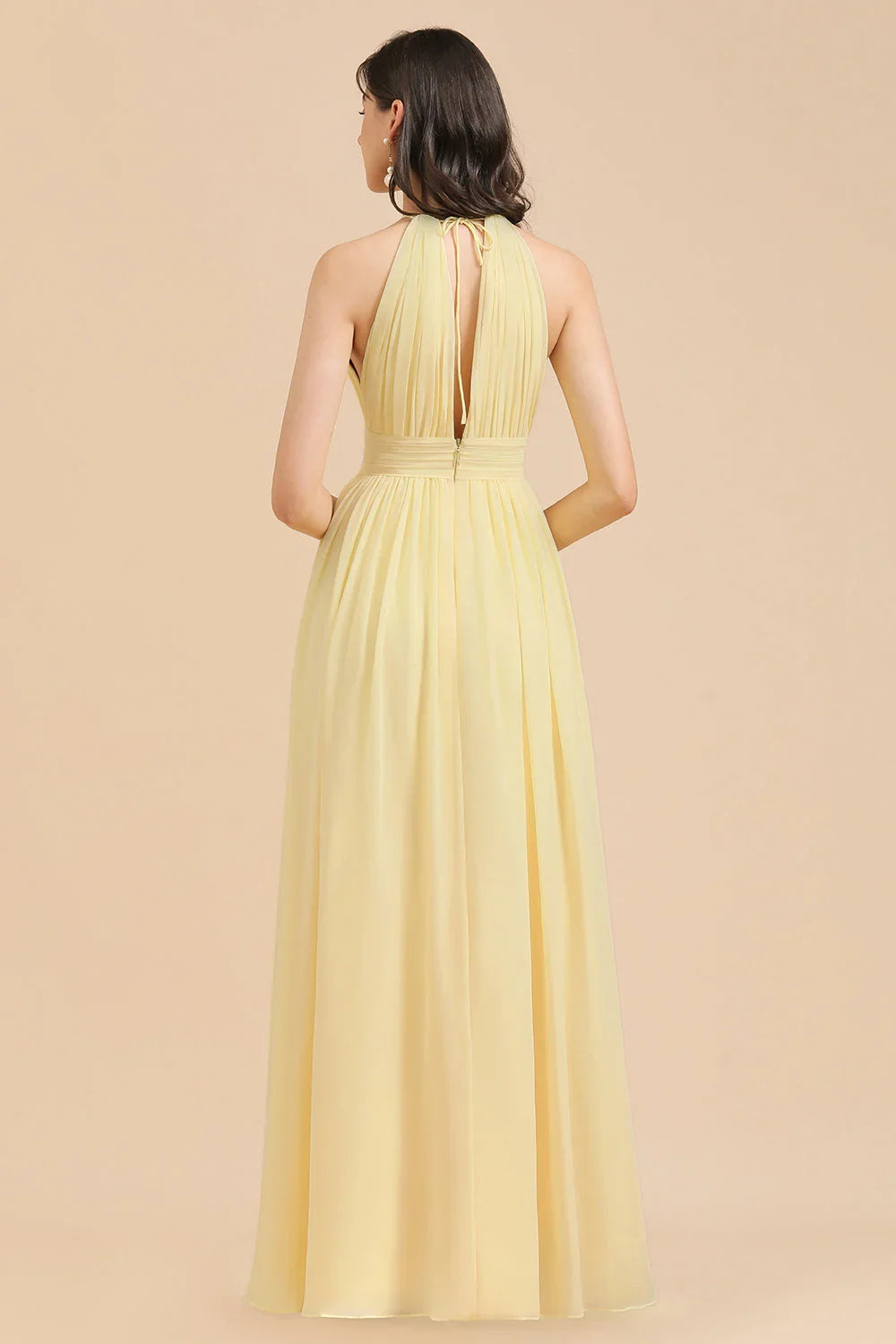 Abito da damigella d'onore in chiffon giallo narciso senza maniche con collo a fascia e balze