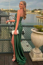 هارييت | فستان سهرة طويل من الساتان بدون أكتاف بقصة قلبية، مطوي، مع شق عالي