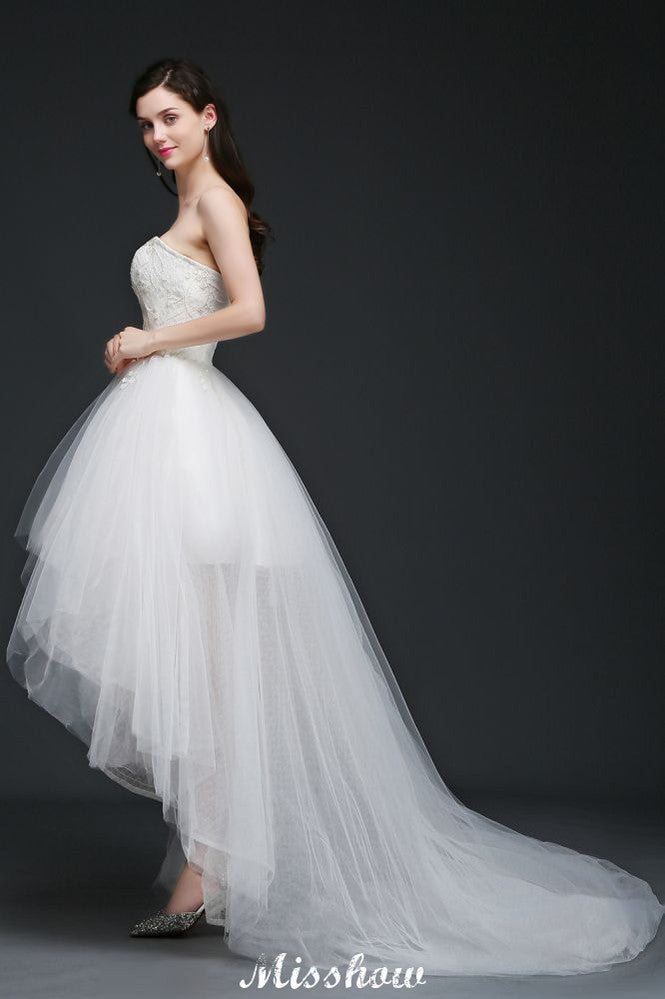 Robe de mariée en dentelle à jupe évasée en tulle à longueurs dégradées
