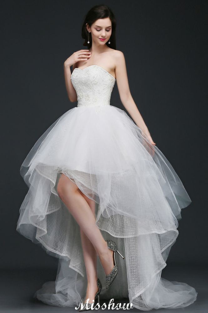 Robe de mariée en dentelle à jupe évasée en tulle à longueurs dégradées