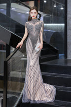 فساتين سهرة طويلة برقبة عالية وأكمام قصيرة مزينة بحبات لامعة