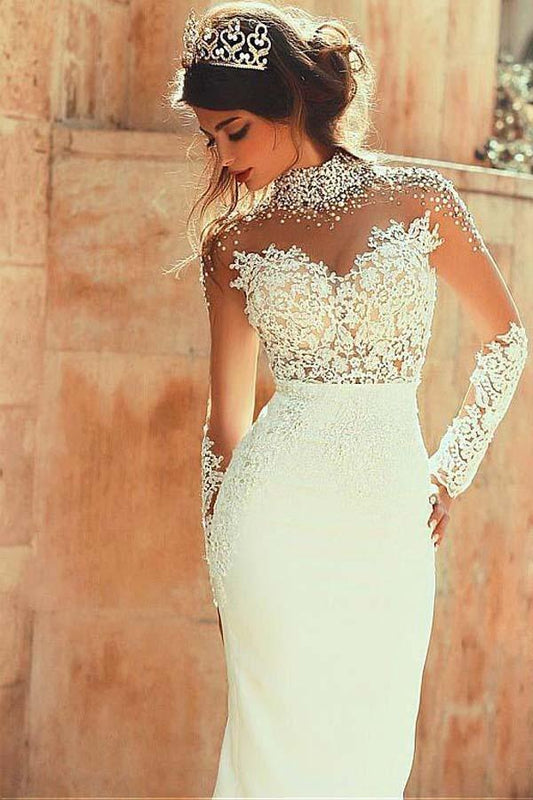 Vestidos de novia de corte tubo con escote alto y apliques de encaje con cuentas