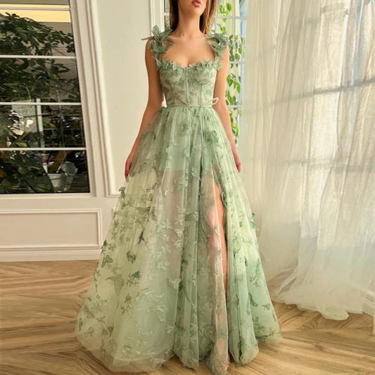 Lydia | A-Linien-Ballkleid aus Schmetterlingsspitze in Lila mit Korsett und Schlitz 