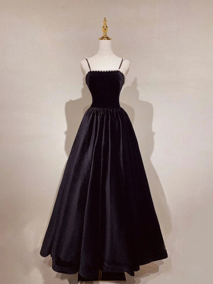 Elegante vestido de fiesta largo con tirantes finos, sin mangas y espalda descubierta con cuentas