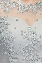 Abiti da cerimonia in chiffon con scollatura illusion e applicazioni lunghe