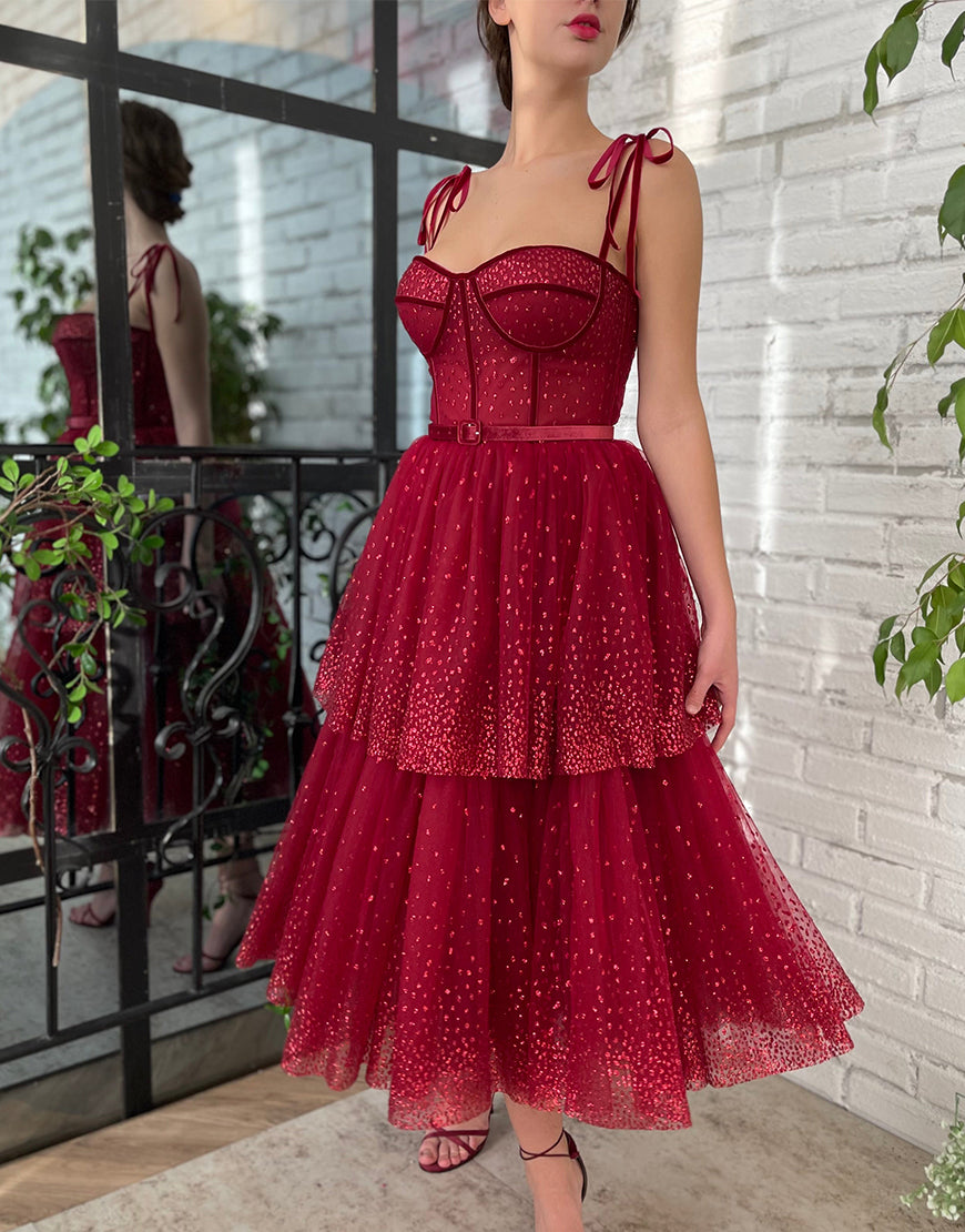Abito da festa in tulle rosso scuro con brillantini