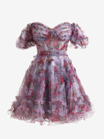 Vestido de fiesta con estampado floral y hombros descubiertos