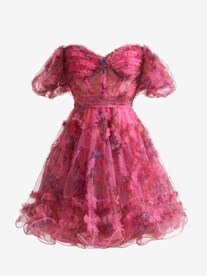 Vestido de fiesta con estampado floral y hombros descubiertos