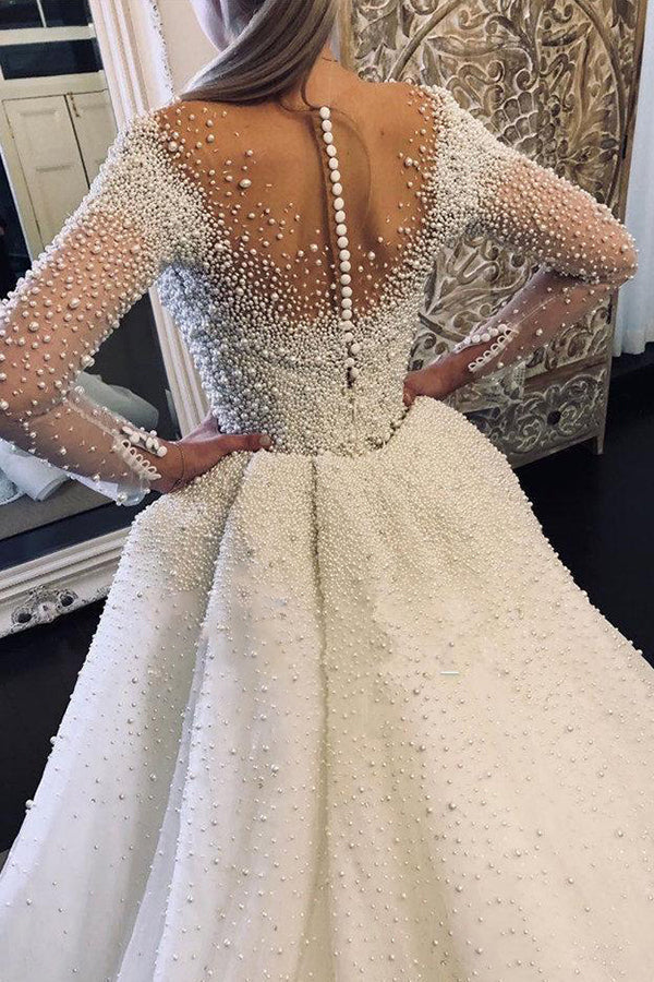 Elfenbeinfarbenes Brautkleid mit langen Ärmeln, Schleppe, V-Ausschnitt und Knöpfen und vollständig mit Perlen besetzt 